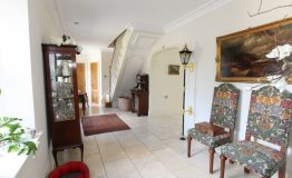 Sir-William-Cottage-Hall-resize