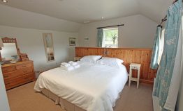 Cottage-bedroom-resize